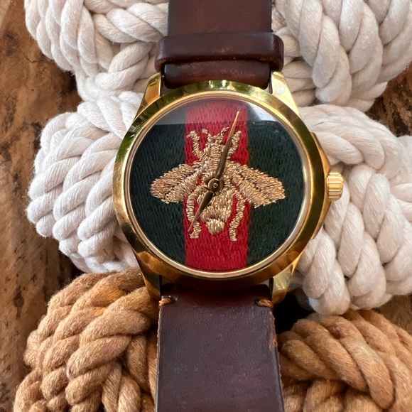 Gucci G Timeless Bee Leather Strap Watch - Picture 6 of 10